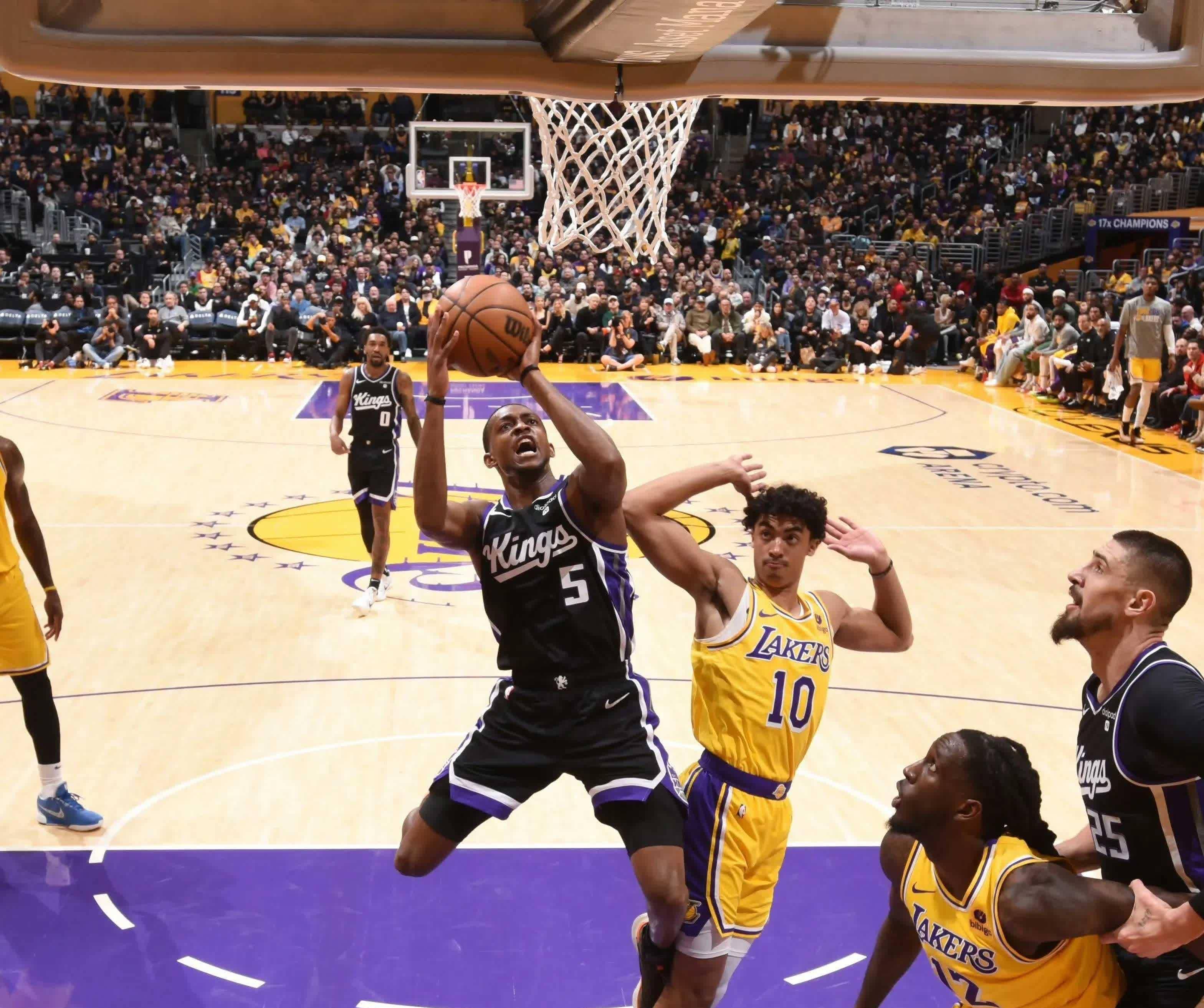 尼克斯鏖战独行侠，杰伦·布朗统治全场