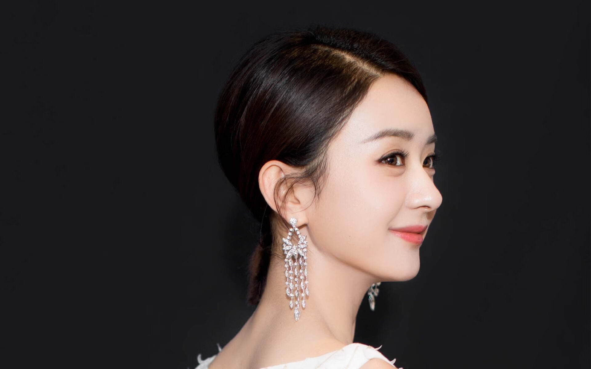 开云体育-优雅逆袭，当法国蓝遇见雨菲白