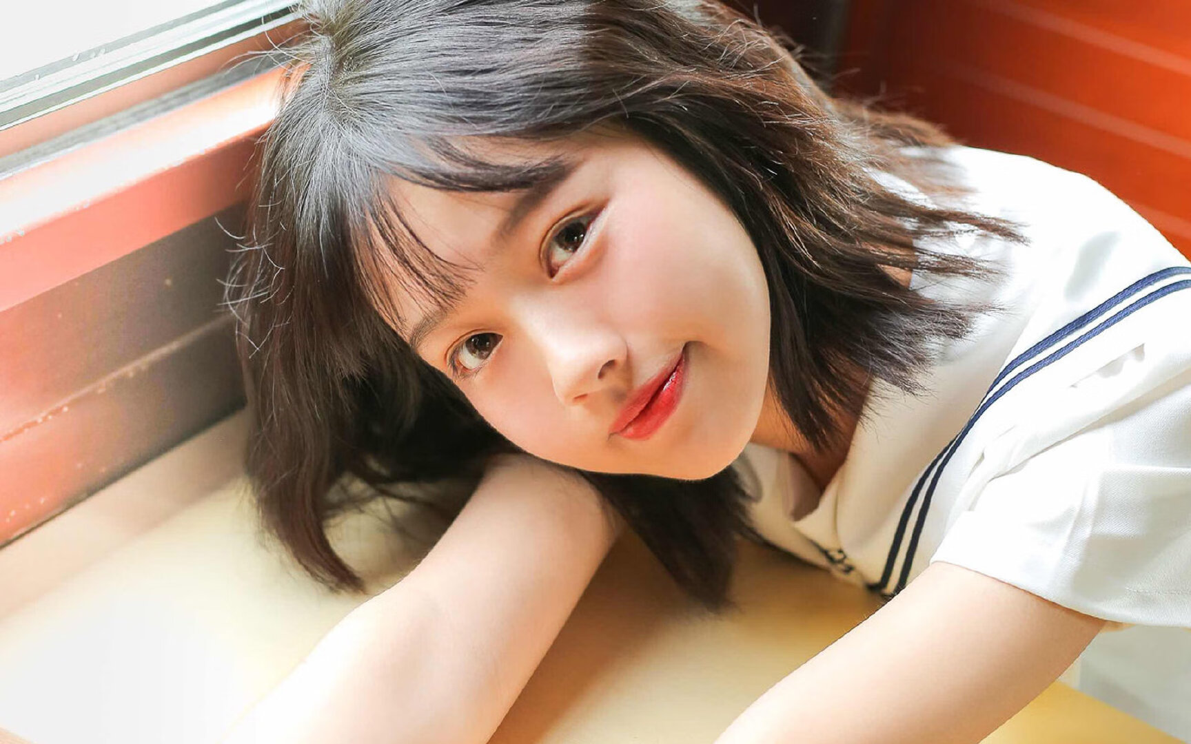 欧冠独苗黄潜艇窒息蓝之谜，伊布天神下凡点亮陶瓷球场的唯一性哲学